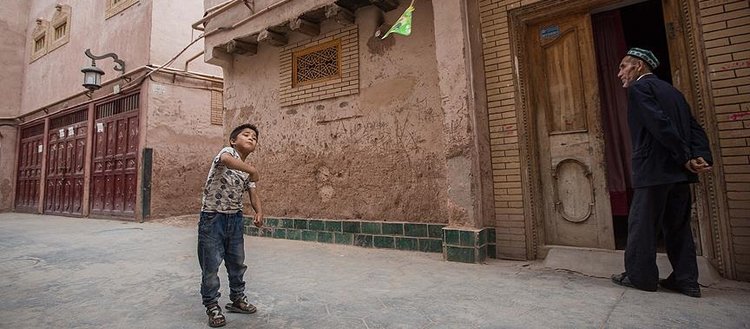 Çin’de kamu görevlileri Uygur ailelerin evlerine ’yatıya’ gidiyor