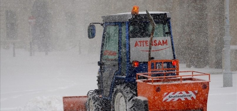 70 PEOPLE TRAPPED BY MASSES OF SNOW IN AUSTRIA