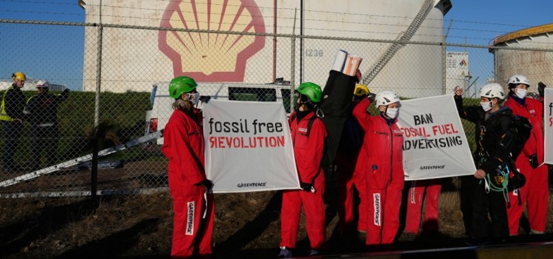 GREENPEACE DEMONSTRATES AGAINST SHELL IN ROTTERDAM PORT, CALLS FOR ADVERTISING BAN