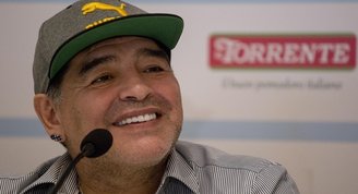 Arjantinli efsane futbolcu Maradona hayatını kaybetti