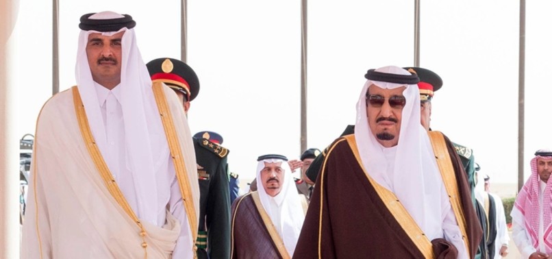 SAUDI KING SALMAN INVITES QATARI EMIR AL-THANI TO SUMMITS IN MECCA