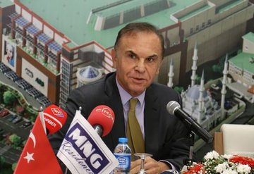 Yılların etkisini yüzünden sildirdi