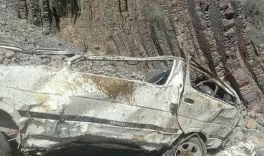 More than 20 killed as van falls into ravine in southwestern Pakistan