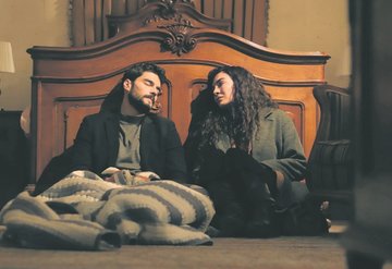 Hercai hayranları, Ebru Şahin ve Akın Akınözü adına kütüphane yaptırdı