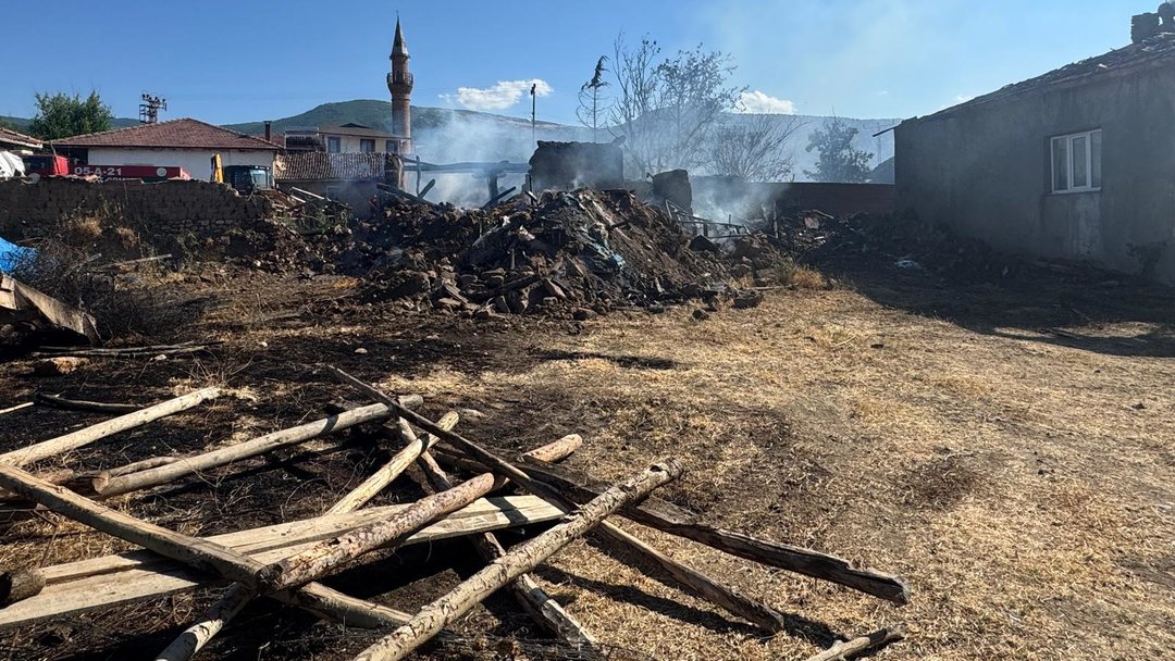 TOKAT’TA KÖY YANGINI