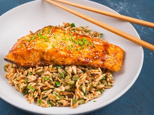 Şehriye Pilavlı ve Teriyaki Soslu Somon