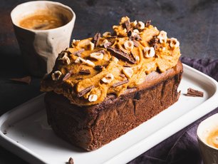 Tahin Soslu Keçiboynuzlu Kek