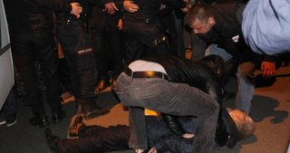 Büyük acıya dayanamayıp yıkıldı!