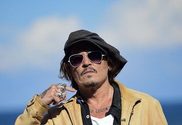 Johnny Depp: Kendinizi asla bir Hollywood ünlüsü olarak görmeyin