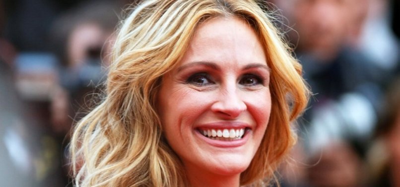 JULIA ROBERTS, OTHER STARS HAND OVER SOCIAL-MEDIA SPOTLIGHT TO HEALTH EXPERTS