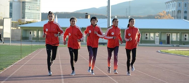 Bingöllü kızların atletizmdeki yeteneği okuldaki başarılarını da artırdı