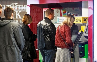 Ukraynadanakitparaçekimivedövizişlemlerisınırlandı
