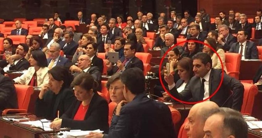 CHP’li Aykut Erdoğdu HDP sıralarına oturdu!