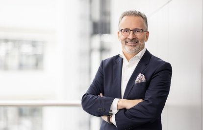 ahrefindexhenkelclasstkktLnktargetblankHenkelailkçeyrekteyaklaşık53milyareuroluksatışrakamınaulaştı