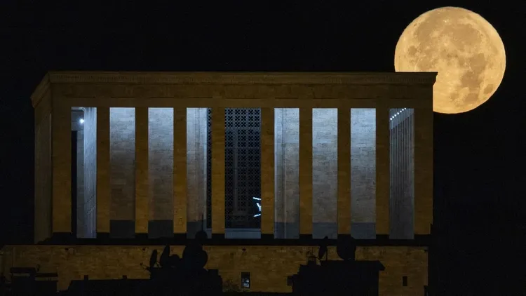 Full Moon lights up Ankara sky