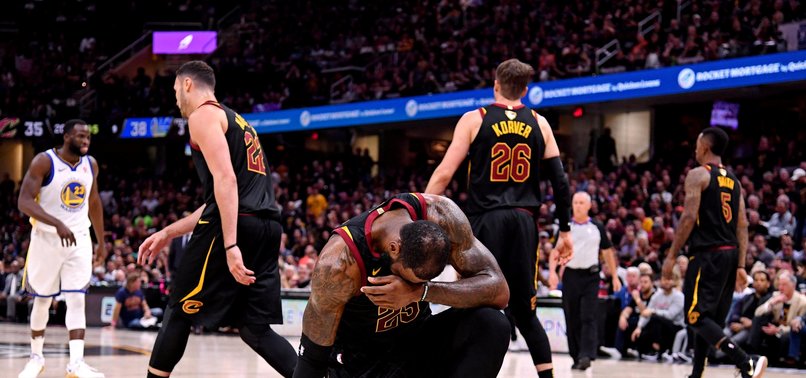 GOLDEN STATE WARRIORS ROUT CAVALIERS TO COMPLETE NBA FINALS SWEEP