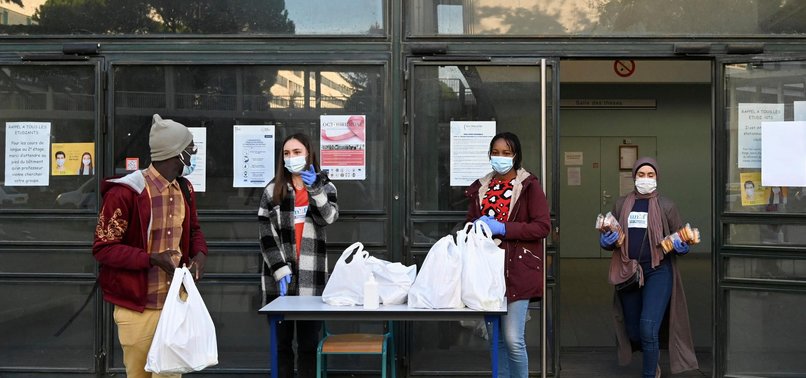 FRENCH STUDENTS LINE UP FOR FOOD AID AS ECONOMY WORSENS