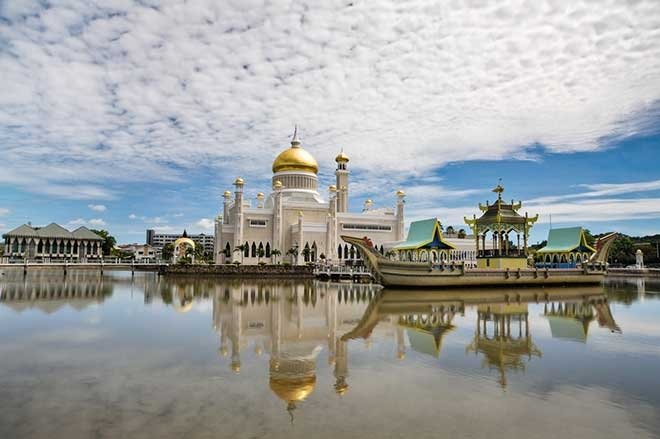Sultan Ömer Ali Seyfeddin Camii -  Brunei