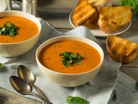 Fesleğenli Sütlü Domates Çorbası