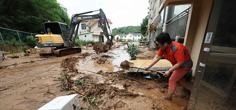 RECORD RAINS KILL 5 IN SOUTH KOREA