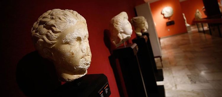 Antalya Müzesi’nde 48 yıldır sergilenen portre heykelin Sappho olduğu belirlendi