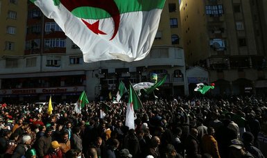 Hundreds protest in Algeria, hoping to rekindle mass demos