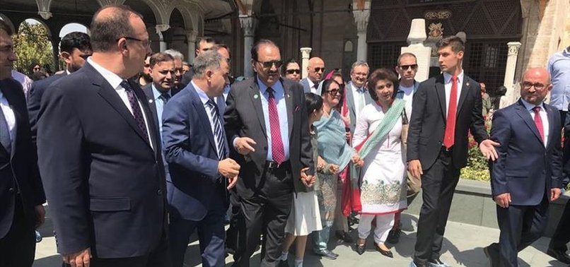 PAKISTANI PRESIDENT VISITS FAMOUS MUSEUM IN TURKEY