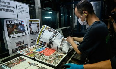 Hong Kongers snap up final edition of Apple Daily newspaper