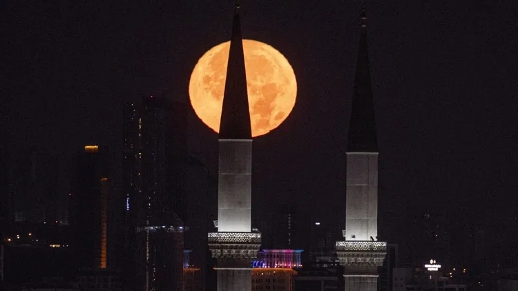 Full Moon lights up Ankara sky