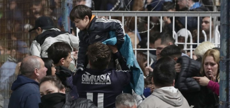 VIOLENCE AT FOOTBALL MATCH IN ARGENTINA LEAVES 1 DEAD