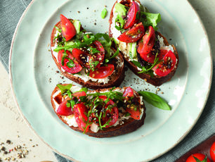 Domatesli Ricottalı Bruschetta