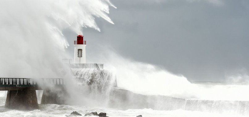 STORM MIGUEL LEAVES 28,000 FRENCH HOMES WITHOUT POWER