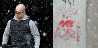 Şehrin duvarlarındaki nefreti silen adam