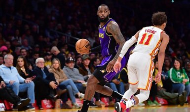 LeBron James returns, Lakers beat Hawks for 4th straight win