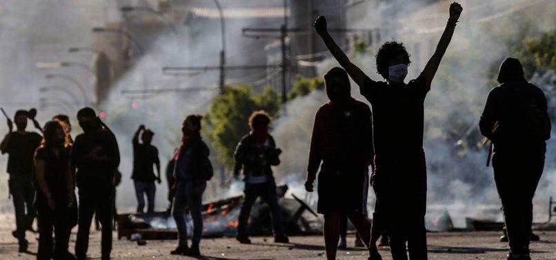 8 KILLED IN CHILE PROTESTS AGAINST METRO PRICE HIKES