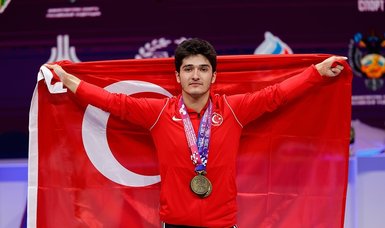 Turkish weightlifter wins gold at Euro championships