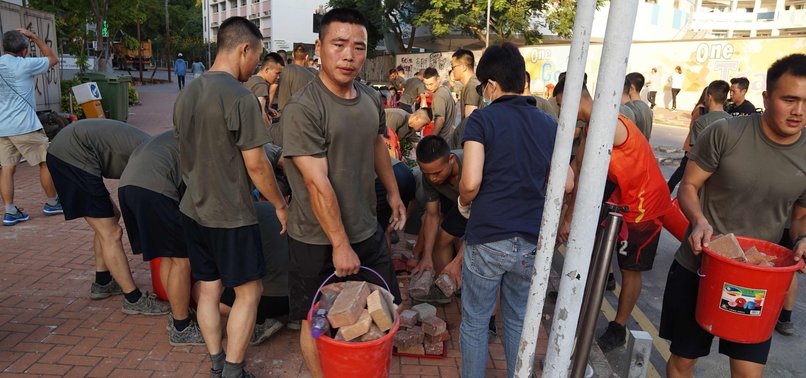 CHINESE SOLDIERS JOIN HONG KONG CLEANUP AS PROTESTERS RETREAT