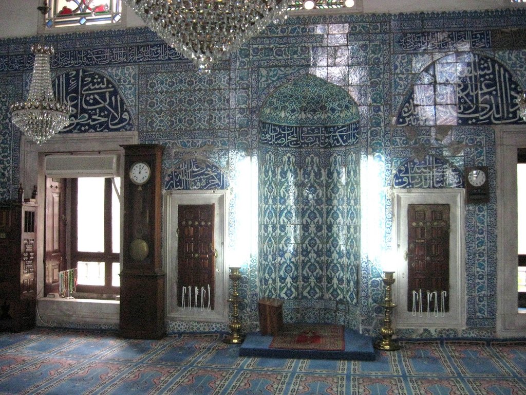 ÜSKÜDAR’DA ATİK VÂLİDE CAMİİ