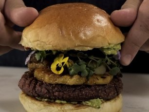 MSA Eğitmen Şefi @alpsehsuvar Eylül-Ekim sayımız için sağlıklı, çevre dostu ve lezzet dolu vegan sandviçler hazırladı!