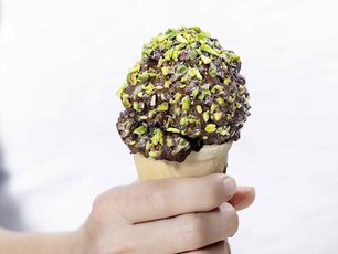 Yer Fıstığı Ezmeli ve Çikolatalı Vegan Kornet