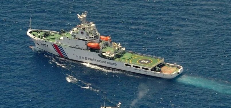 CHINESE SHIP FIRES WATER CANNON AT PHILIPPINE VESSELS IN S CHINA SEA