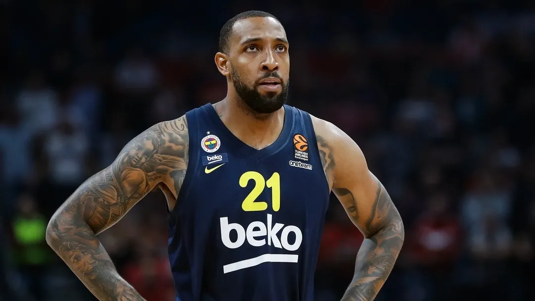 AEK ATINA, FENERBAHÇENİN ESKİ YILDIZI DERRICK WILLIAMS’I 1+1 YILLIĞINA KADROSUNA KATTI.
