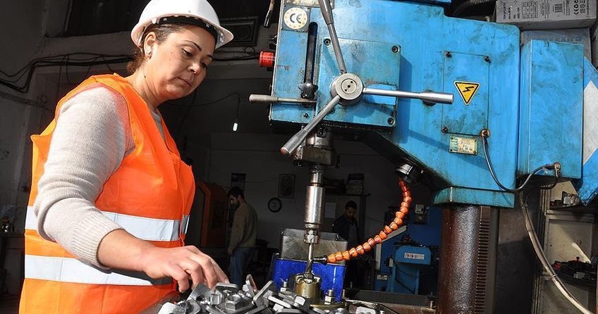 Hatay’da eşiyle ürettiği contaları ihraç ediyor