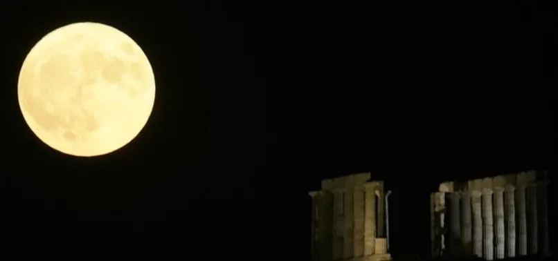Mesmerizing supermoon illuminates the night sky