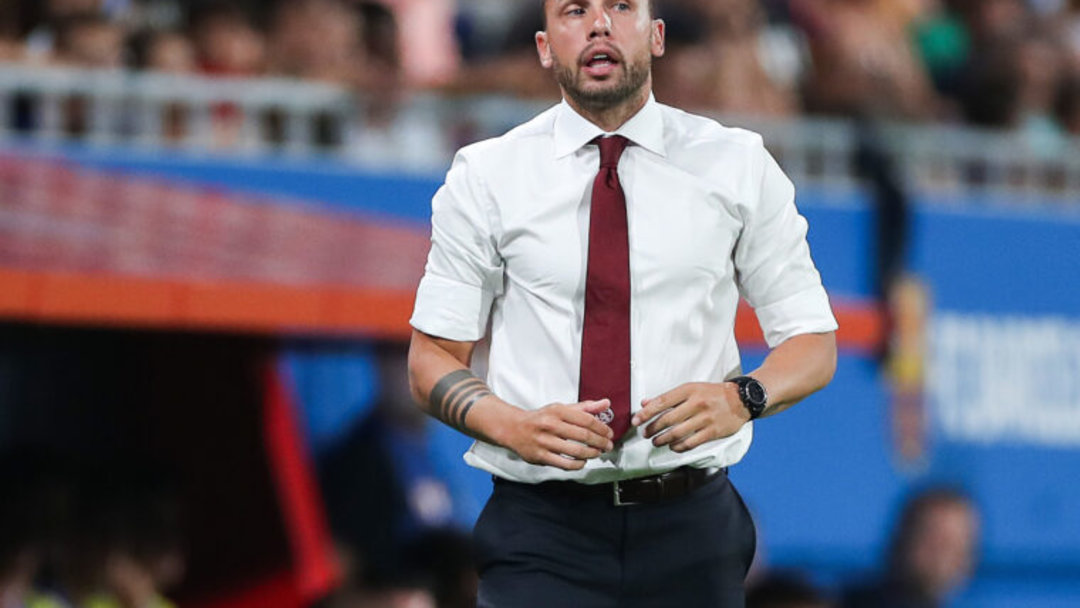 ESKİ FUTBOLCUSUYLA YENİ SAYFA AÇIYOR