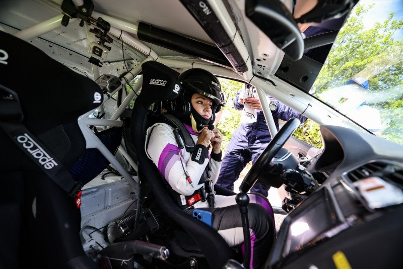 Türkiyes first disabled rally driver Kübra Denizci proves that nothing ...