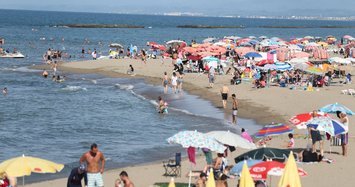 Two Turkish beaches awarded blue flag tag