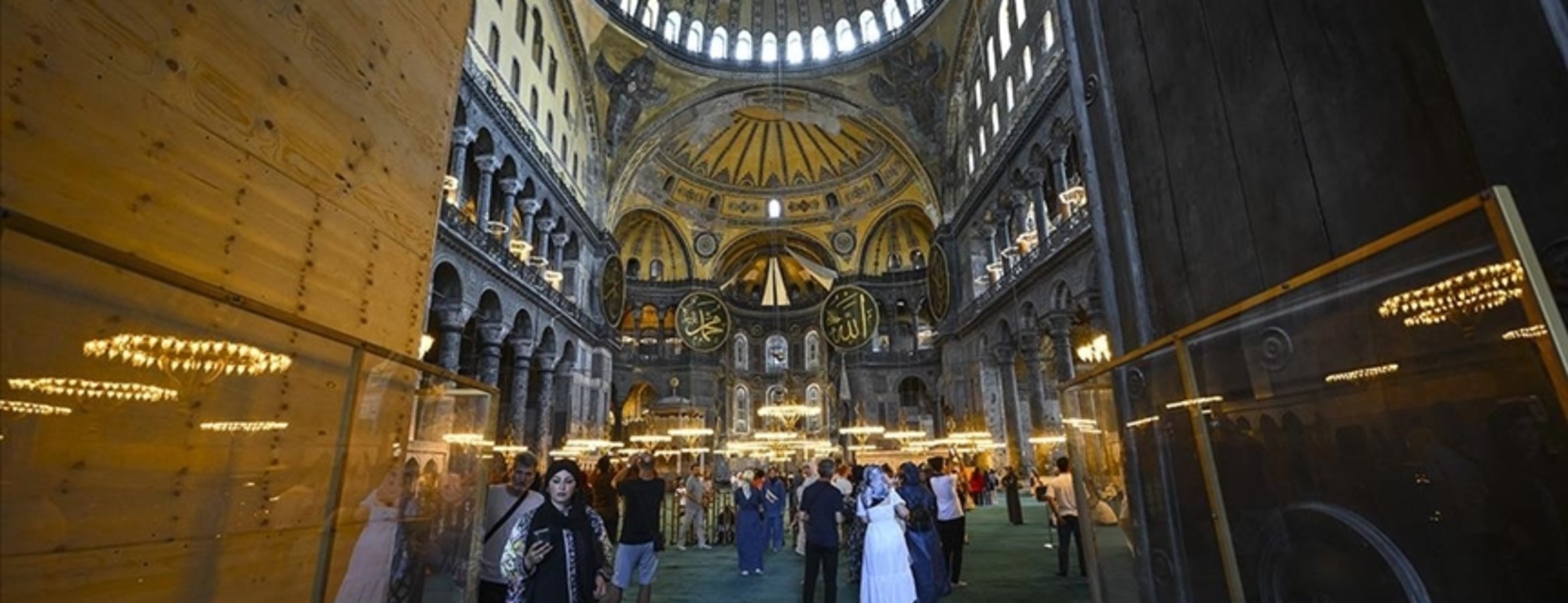 Ayasofya’nın cami olarak tekrar ibadete açılışının 5. yılında sabah namazı buluşması