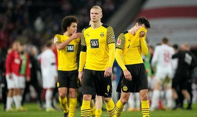 Borussia Dortmund lose ground in title race with draw at Cologne