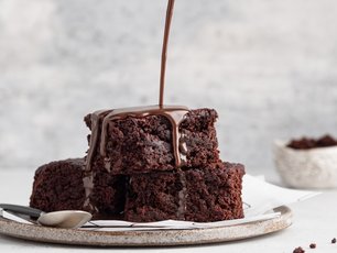 Bol Çikolatalı ve Kestaneli Brownie